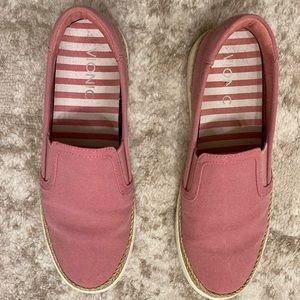 Vionic women’s slip on.